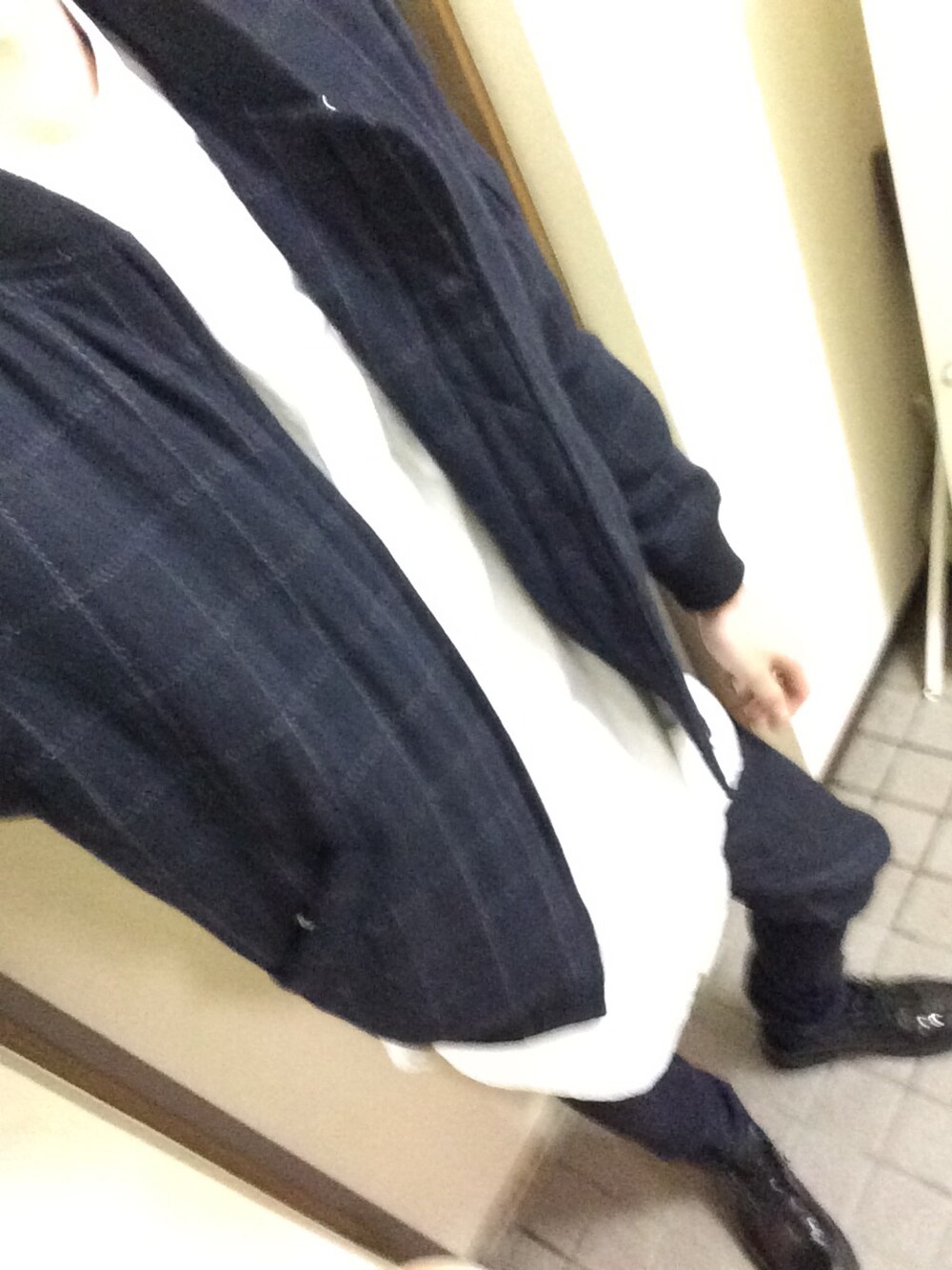「ブルゾン、デニムパンツ、シャツ、ドレスシューズ、ハット、ノーカラーシャツ、ノーカラージャケット」｜「GLOBAL WORKの【トレンドのツバ広】ニードルワークハット/551949（ハット、ブラック系）」を使った、くまじ。さん（メンズ・179cm）の冬コーディネートの1枚目の写真