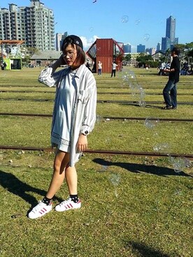 「UNDER PEACE（アンダーピース）のアイテム」を使った、Wing Ching  Wangさん（レディース・166cm）の春コーディネート
