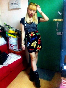 「MONKI（モンキ）のアイテム（チューブトップ）」を使った、Kappa Kelly Hoさん（レディース・160cm）の夏コーディネート