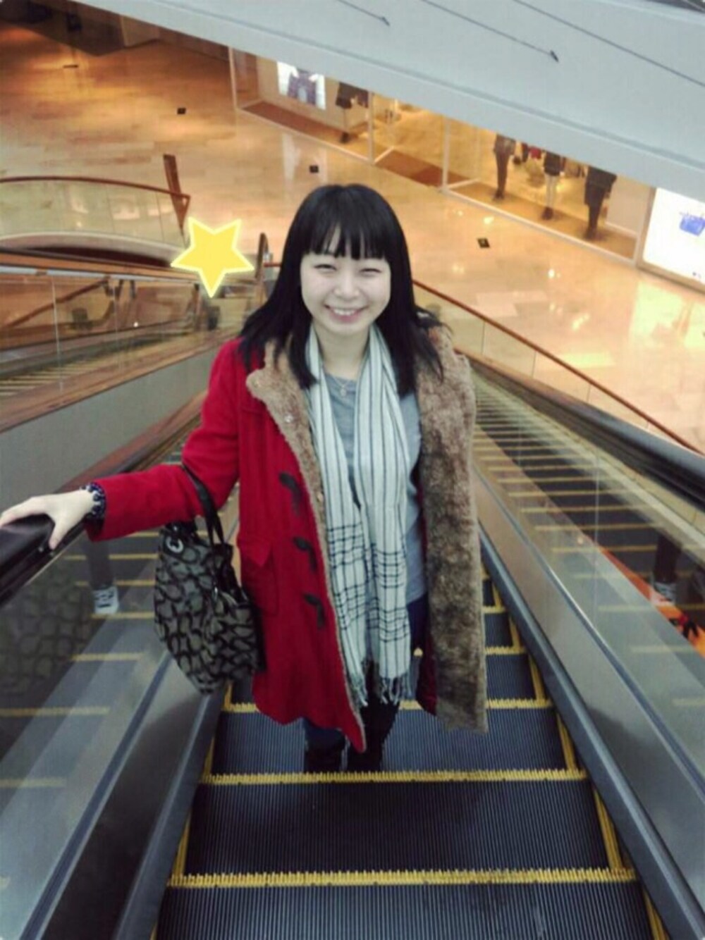 「COACHのアイテム（クラッチバッグ、ブラック系）」を使った、Yvette-Mengさん（レディース・168cm）の夏コーディネートの1枚目の写真