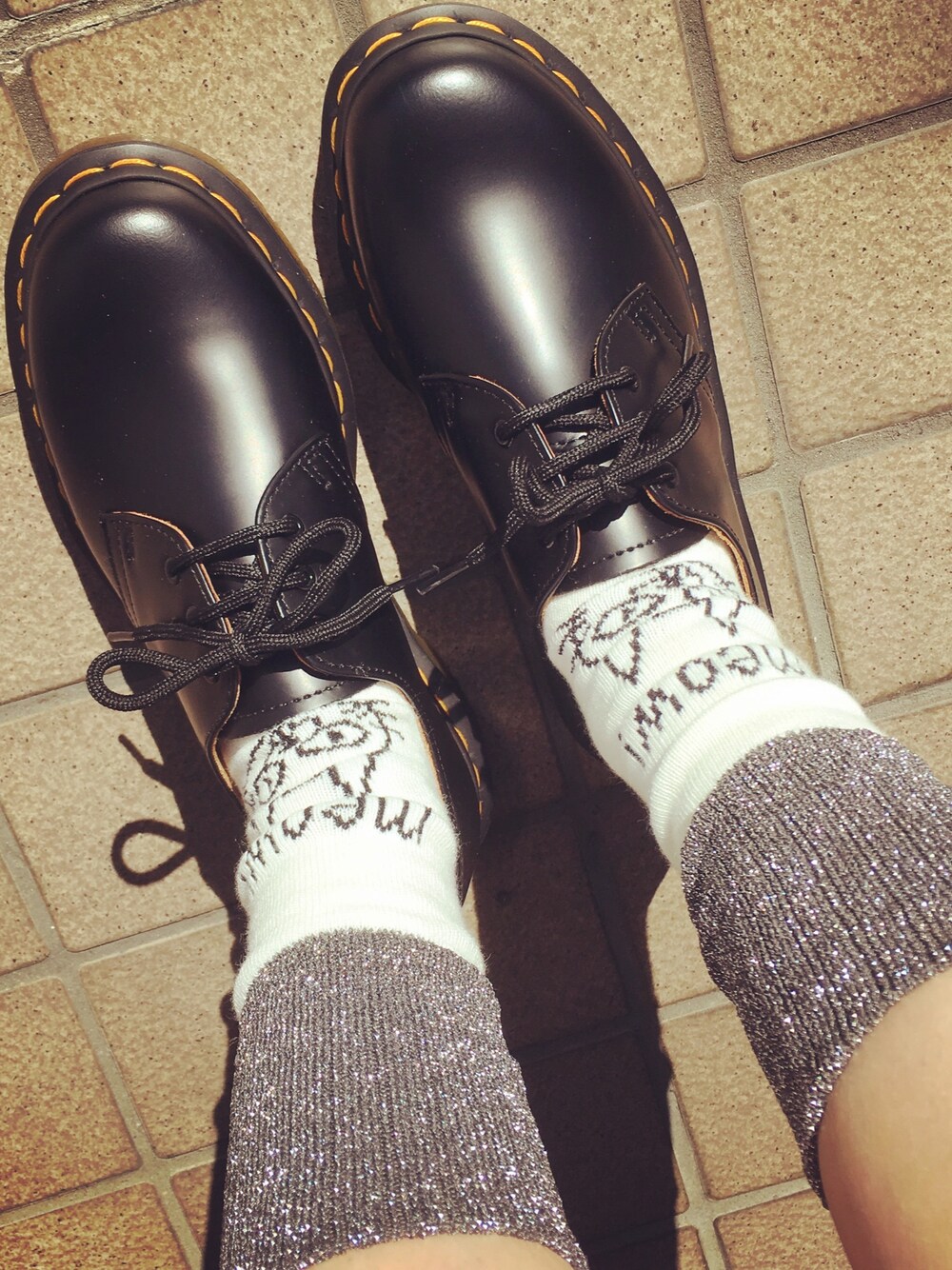 「ドクターマーチン、ヒステリックグラマー、ネコ、ロック」｜「Dr. MartensのDr.Martens (ドクターマーチン)/1461 3EYE GIBSON SHOES（その他シューズ、ブラック系）」を使った、momocoさん（レディース・162cm）の秋コーディネートの1枚目の写真