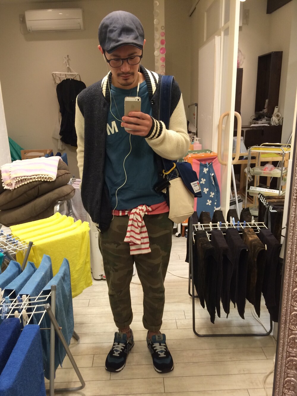 「URBAN RESEARCHのMHL×UR　PRINTED JERSEY TEE（Tシャツ/カットソー、ブルー系）」を使った、ぽんぽこKJさん（メンズ・166cm）の秋コーディネートの1枚目の写真