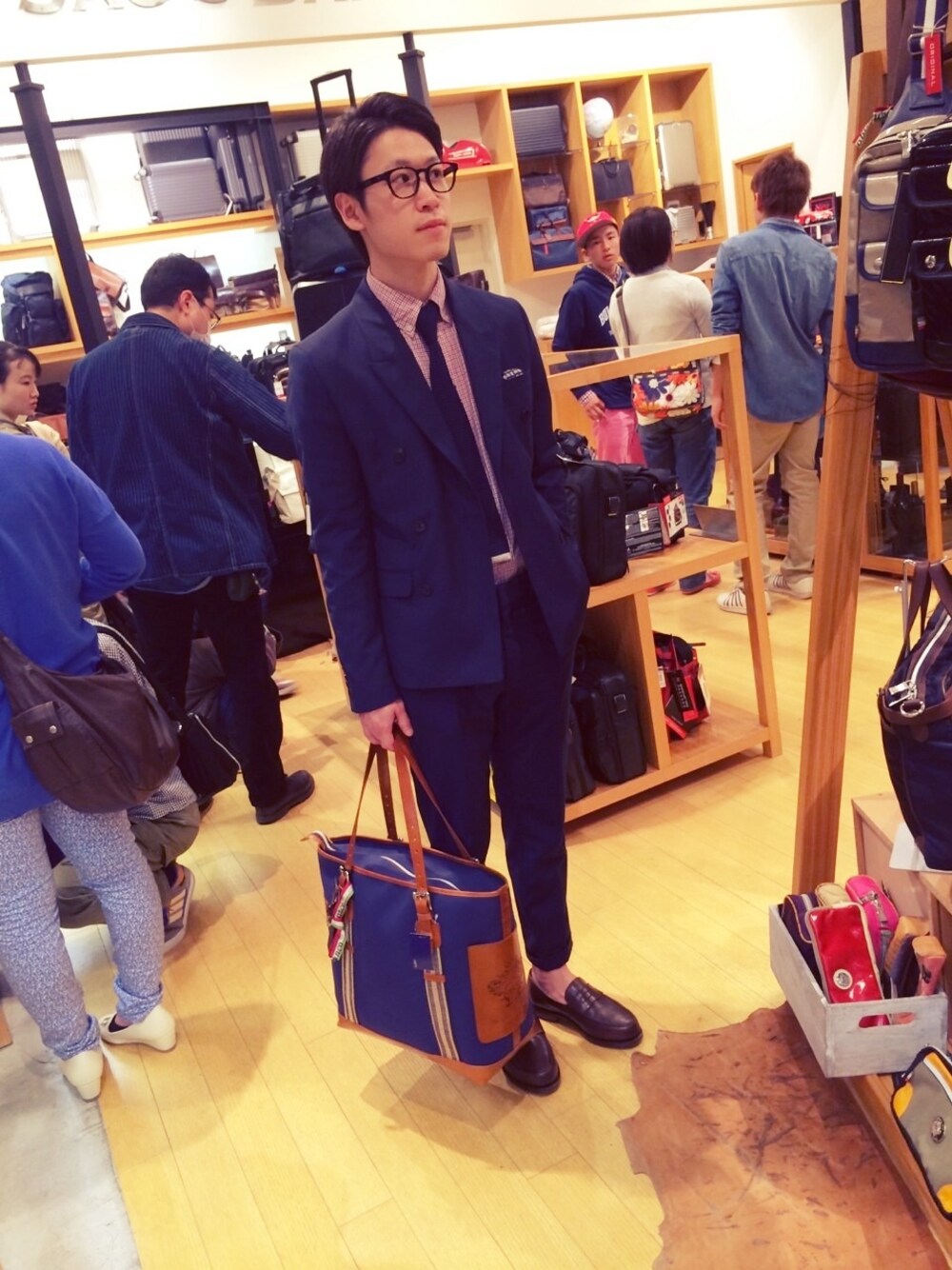 「セットアップ、プレッピー、H&M、UNIQLO、ビジネススタイル、ポールスミス、黒縁メガネ、オロビアンコ、ユナイテッドアローズ、入学式」｜「Paul Smithの黒縁眼鏡（メガネ、ブラック系）」を使った、YANさん（メンズ・167cm）の春コーディネートの1枚目の写真