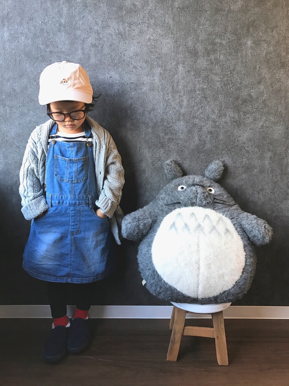 「キャップ、スリッポン、プティマイン、メガネ女子、トトロ、デニム」｜「LOWRYS FARMのアソートシシュウＣＡＰ  720982（キャップ、ベージュ系）」を使った、になこ＊さん（キッズ・100cm）の秋コーディネートの1枚目の写真