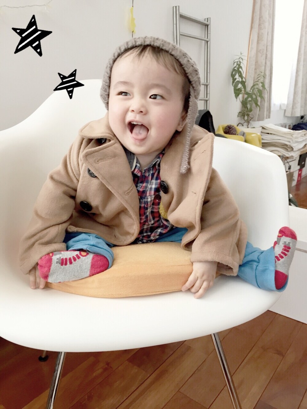 「ポンポン、ポンポン帽子、チェックシャツ、ピーコート」｜「MARKEY'Sのアイテム（ピーコート、ベージュ系）」を使った、AC ACさん（キッズ・70cm）の冬コーディネートの1枚目の写真