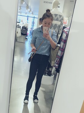 「adidas（アディダス）のアイテム（スニーカー、ブラック系）」を使った、saraffさん（レディース・160cm）の秋コーディネート