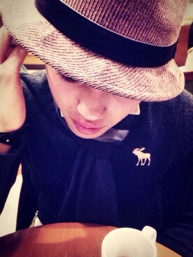 「Abercrombie&Fitch（アバークロンビーアンドフィッチ）のアイテム（ニット/セーター）」を使った、Kudさん（メンズ・176cm）の春コーディネート