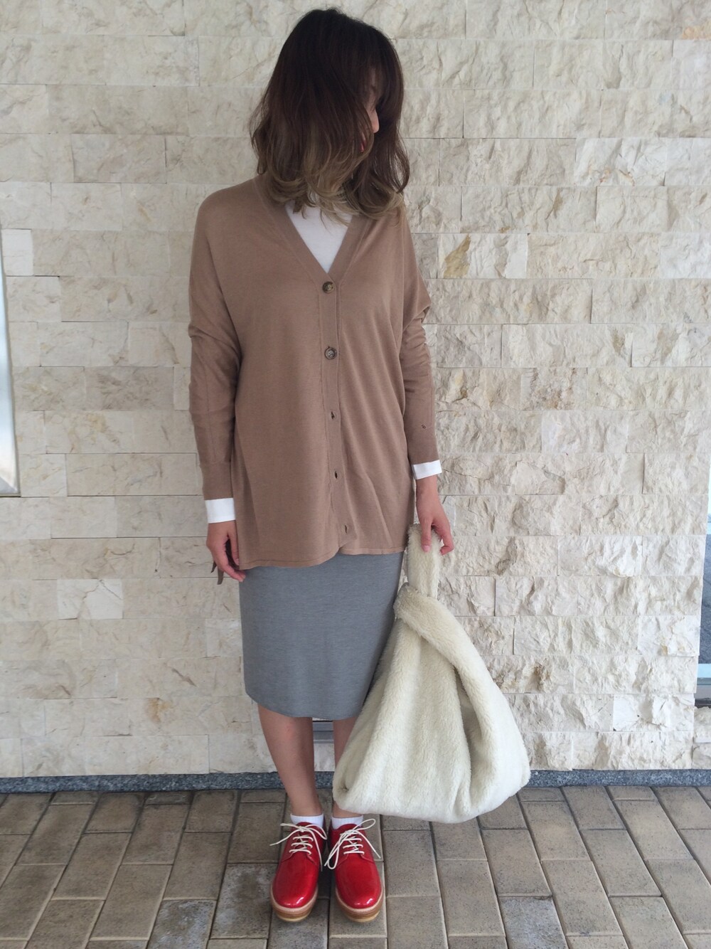 「ハイク、マルジェラ、ミハラヤスヒロ(MIHARAYASUHIRO)、MM6、アンベル」｜「AMBELLのアイテム（Tシャツ/カットソー、ホワイト系）」を使った、Nさん（レディース・163cm）の秋コーディネートの1枚目の写真