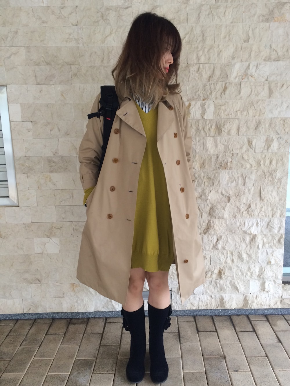 「リラクス、マルジェラ、シャネル、シュプリーム、アンベル」｜「AMBELLのアイテム（トレンチコート、ベージュ系）」を使った、Nさん（レディース・163cm）の秋コーディネートの1枚目の写真