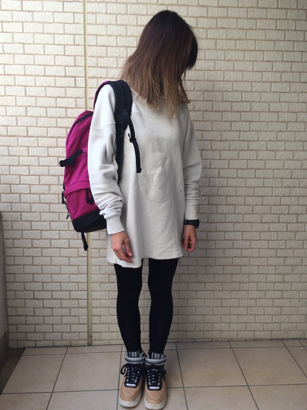 「リカルドティッシ、MM6、HYKE、NIKE、supreme」｜「MM6 Maison Margielaのアイテム（ワンピース、ホワイト系）」を使った、Nさん（レディース・163cm）の秋コーディネートの1枚目の写真