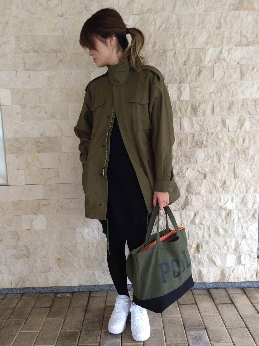「HYKE、マルジェラ、NIKE、POOL aoyama、ミリタリージャケット」｜「HYKEのアイテム（ミリタリージャケット、グリーン系）」を使った、Nさん（レディース・163cm）の秋コーディネートの1枚目の写真