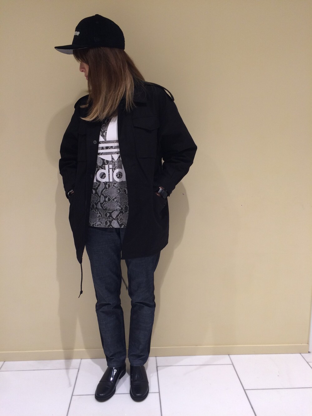 「supreme、HYKE、POOL、adidas originals by HYKE、MM6」｜「Supreme のアイテム（キャップ、ブラック系）」を使った、Nさん（レディース・163cm）の秋コーディネートの1枚目の写真