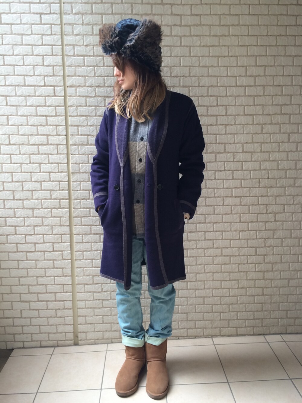 「supreme、NHOLLYWOOD、エヌハリウッド、bandofoutsiders、UGG」｜「Supreme のアイテム（帽子、ブルー系）」を使った、Nさん（レディース・163cm）の冬コーディネートの1枚目の写真