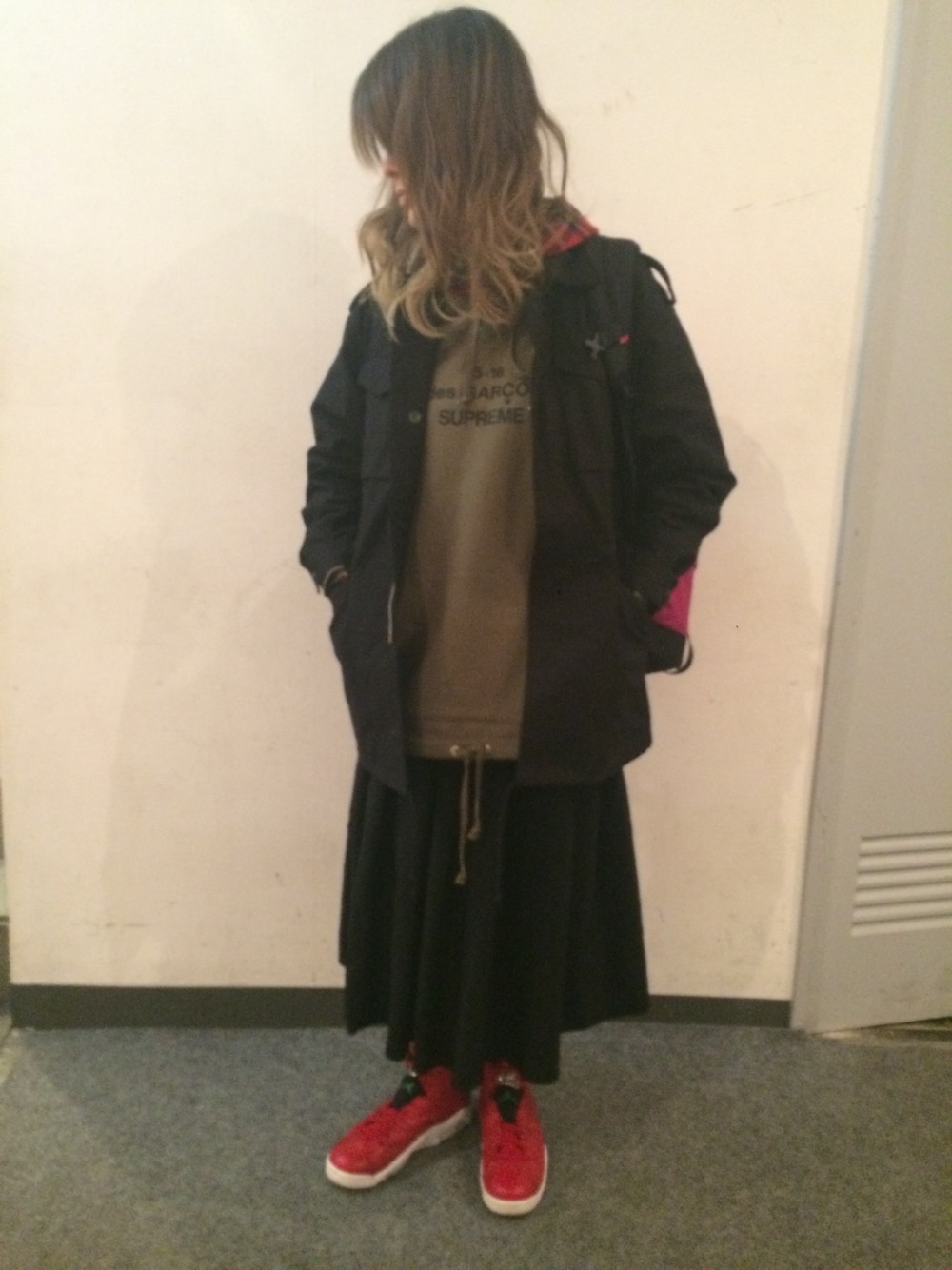 「HYKE、POOL、supreme、COMME des GARCONS、BLACK COMME des GARÇONS、NIKE」｜「HYKE×POOLのアイテム（ミリタリージャケット、ブラック系）」を使った、Nさん（レディース・163cm）の冬コーディネートの1枚目の写真