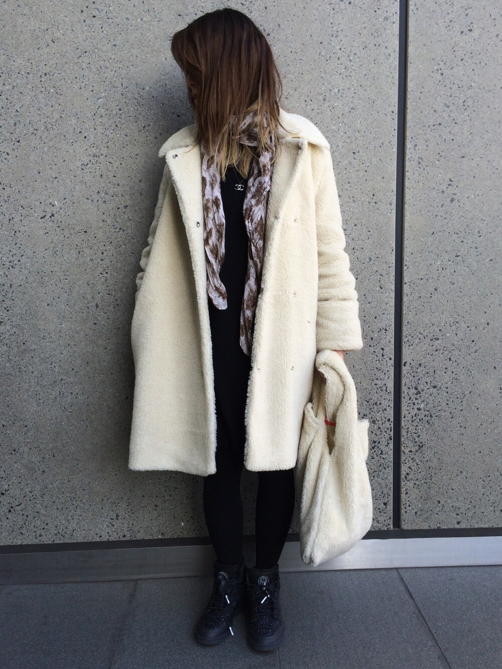 「MM6、Maison Martin Margiela、White Mountaineering、PIGALLE」｜「MM6 Maison Margielaのアイテム（ジャケット/アウター、ホワイト系）」を使った、Nさん（レディース・163cm）の冬コーディネートの1枚目の写真