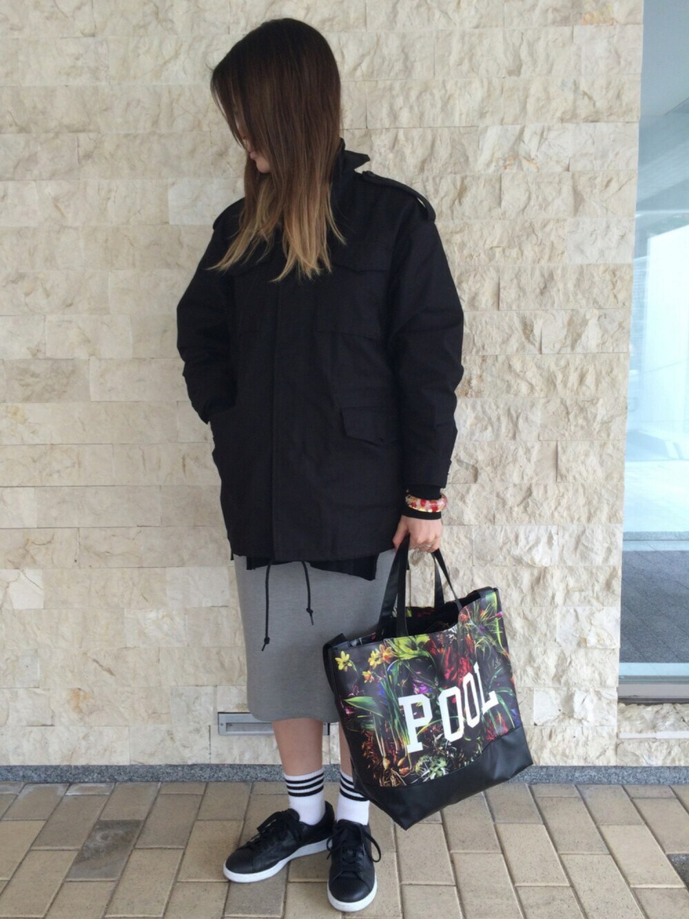 「HYKE、HYKE×adidas、The POOL AOYAMA、UNDER COVER、URU」｜「HYKE×thePOOLaoyamaのアイテム（ミリタリージャケット、ブラック系）」を使った、Nさん（レディース・163cm）の冬コーディネートの1枚目の写真
