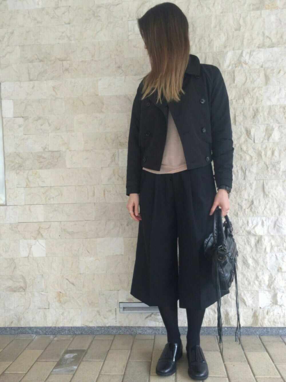 「AMBELL、HYKE、BALENCIAGA、MM6」｜「AMBELLのアイテム（ジャケット/アウター、ブラック系）」を使った、Nさん（レディース・163cm）の春コーディネートの1枚目の写真