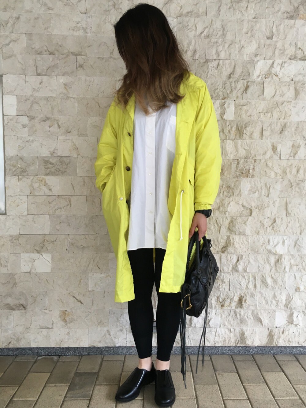 「sawatakai、Martin Margiela、HYKE、MM6、BALENCIAGA、fumikauchida」｜「sawatakaiのアイテム（ナイロンジャケット、イエロー系）」を使った、Nさん（レディース・163cm）の春コーディネートの1枚目の写真
