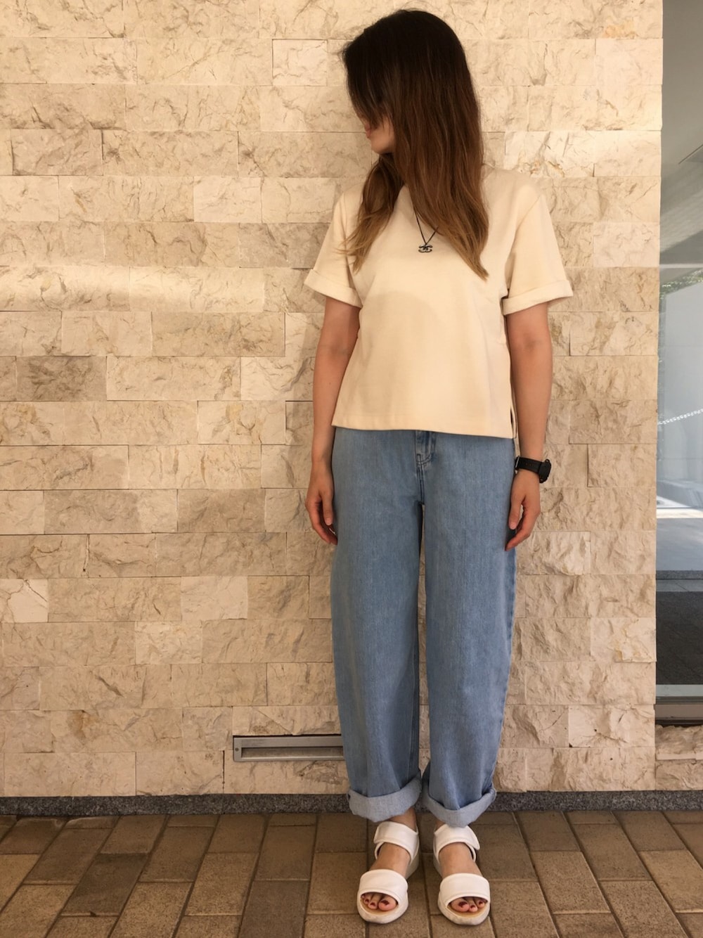 「MM6」｜「MM6 Maison Margielaのアイテム（Tシャツ/カットソー、ホワイト系）」を使った、Nさん（レディース・163cm）の夏コーディネートの1枚目の写真