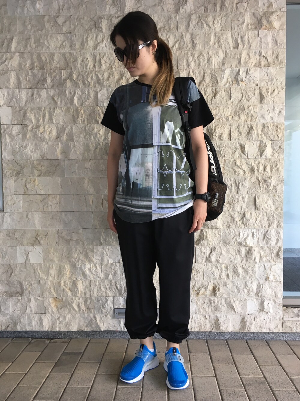 「MM6、HYKE、supreme、NIKE、fragmentdesign、sockdart」｜「MM6 Maison Margielaのアイテム（Tシャツ/カットソー、ブラック系）」を使った、Nさん（レディース・163cm）の夏コーディネートの1枚目の写真