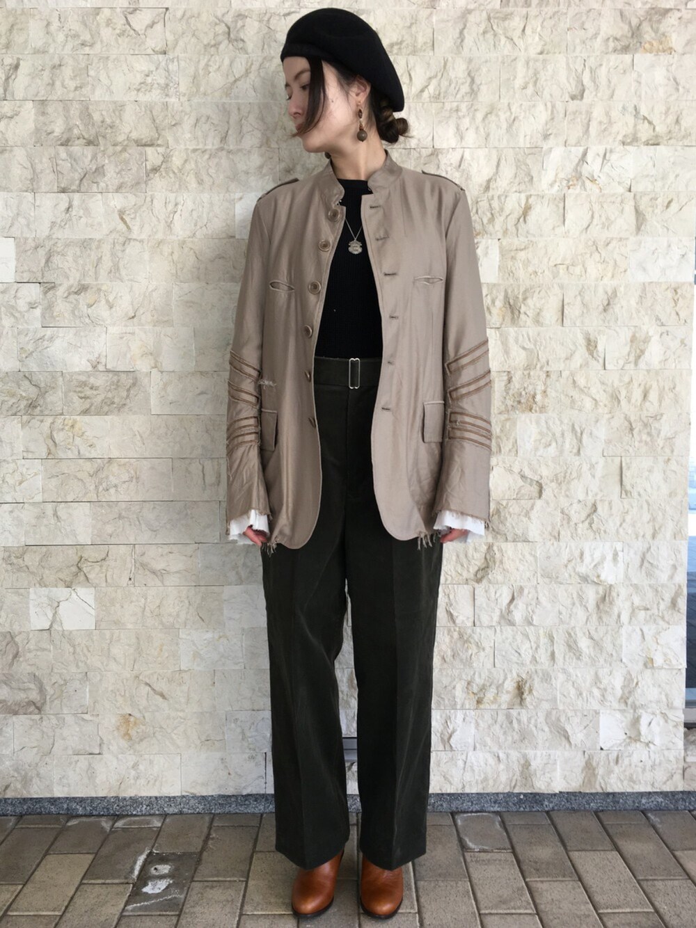 「TAKAHIROMIYASHITA The SoloIst. 、fumikauchida、URU、MM6」｜「TAKAHIROMIYASHITATheSoloIst.のアイテム（ハンチング/ベレー帽、ブラック系）」を使った、Nさん（レディース・163cm）の秋コーディネートの1枚目の写真