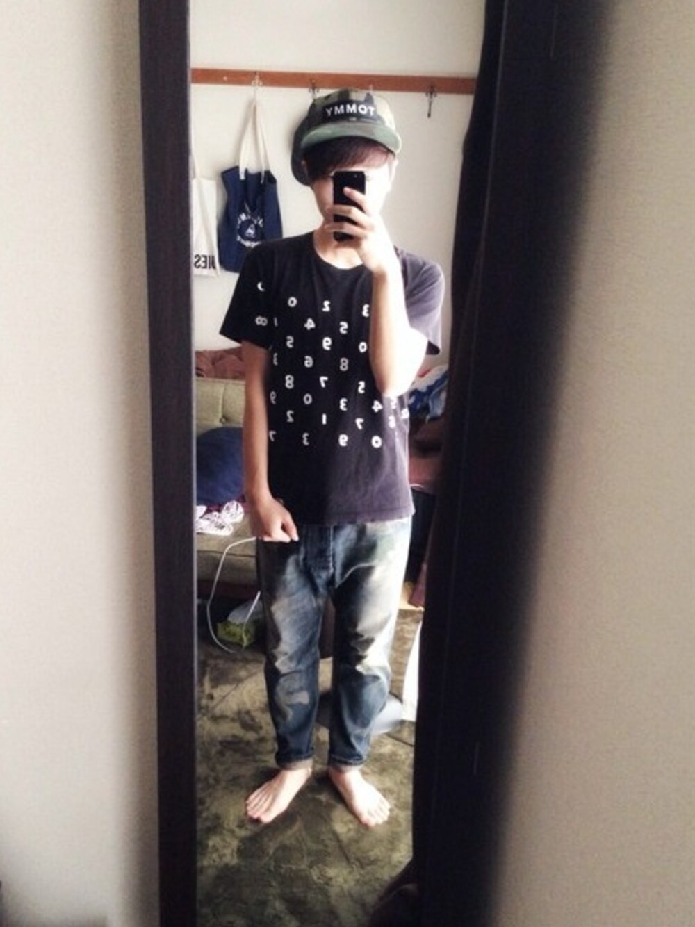 「Diesel、TOMMY、メンズ、キャップ、迷彩、ユニクロ、UNIQLO」｜「DIESELのNARROT L.30 0828Y（デニムパンツ、ブルー系）」を使った、よしおかくんさん（メンズ・162cm）の秋コーディネートの1枚目の写真