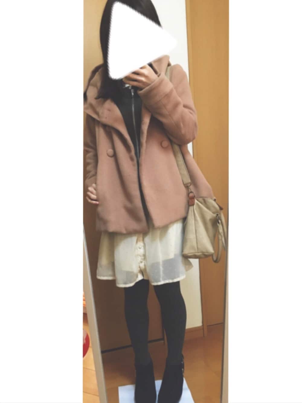 「フードコート、レザー風、ブーティ」｜「mysty womanのアイテム（その他アウター、ベージュ系）」を使った、みちさん（レディース・152cm）の秋コーディネートの1枚目の写真