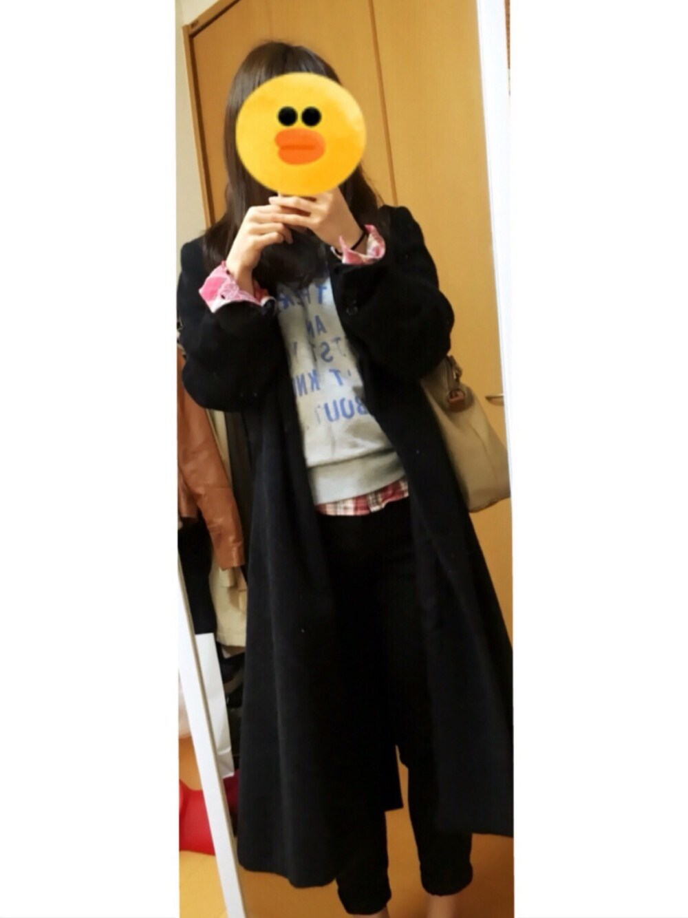 「チェックシャツ、スエット、カジュアル」｜「WEGOのアイテム（スウェット、グレー系）」を使った、みちさん（レディース・152cm）の春コーディネートの1枚目の写真
