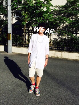 「WOmB（ウーム）のアイテム（シャツ/ブラウス、ホワイト系）」を使った、こんどうひろきさん（メンズ・168cm）の夏コーディネート