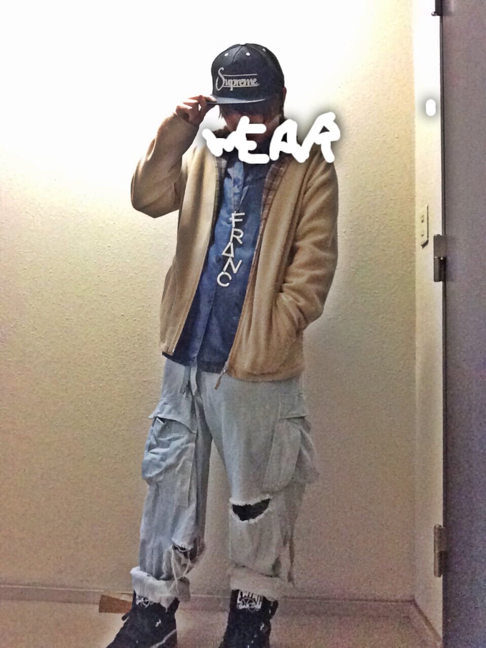 「フリース、supreme、ewing、アクセサリー、いつもと違う感じ、Aライン、リバーシブル」｜「Supreme のアイテム（キャップ、ブラック系）」を使った、H.Sさん（メンズ・169cm）の冬コーディネートの1枚目の写真