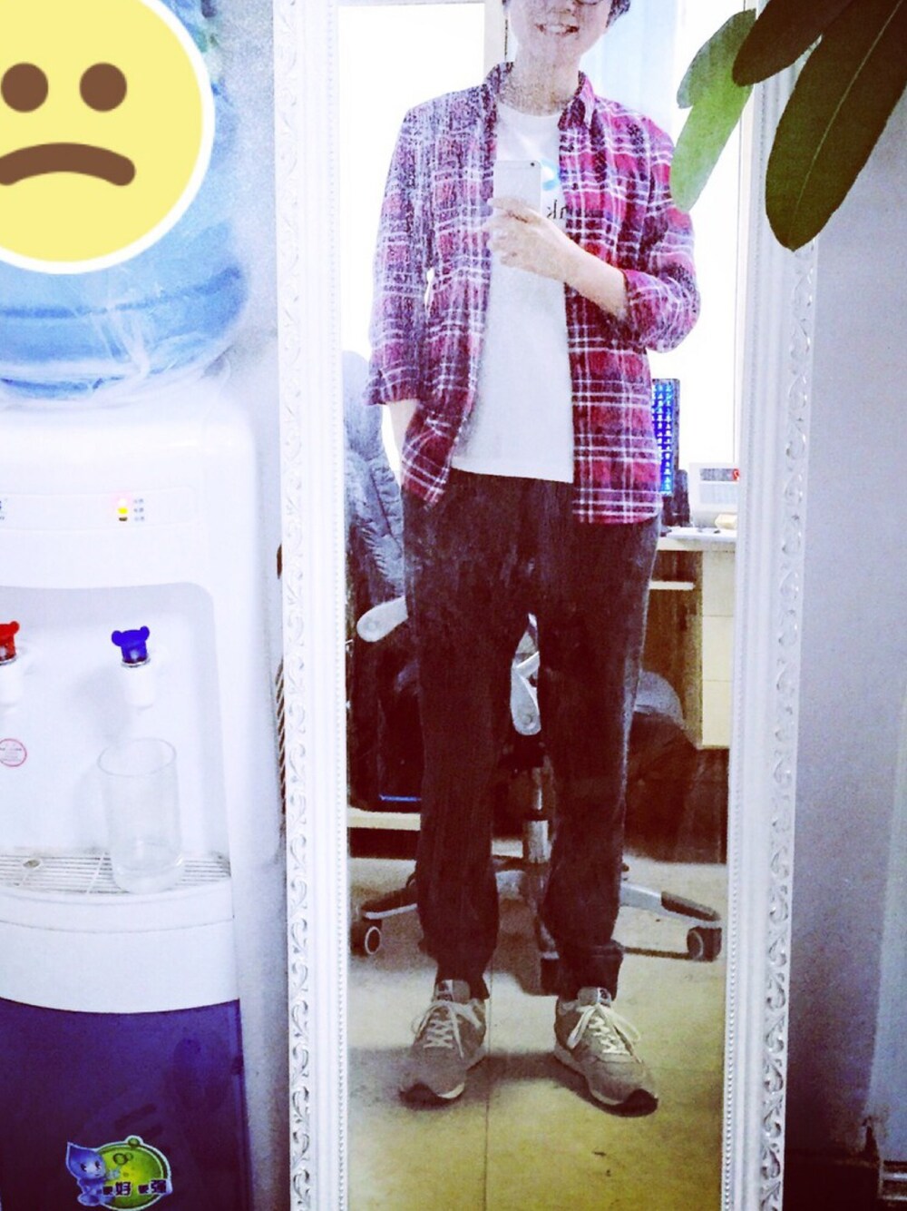 「UNIQLOのアイテム（Tシャツ/カットソー、ホワイト系）」を使った、阿白さん（レディース・172cm）の秋コーディネートの1枚目の写真