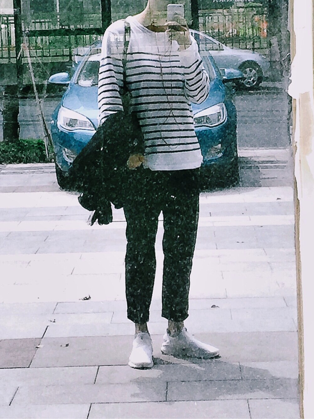 「UNIQLOのアイテム（Tシャツ/カットソー、ホワイト系）」を使った、阿白さん（レディース・172cm）の春コーディネートの1枚目の写真