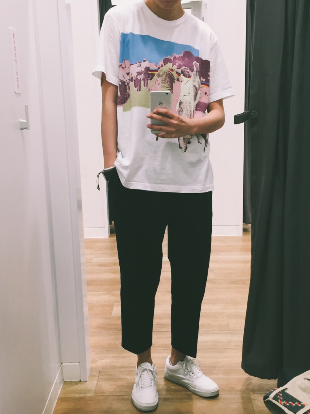 「UNIQLOのアイテム（Tシャツ/カットソー、ホワイト系）」を使った、阿白さん（レディース・172cm）の夏コーディネートの1枚目の写真