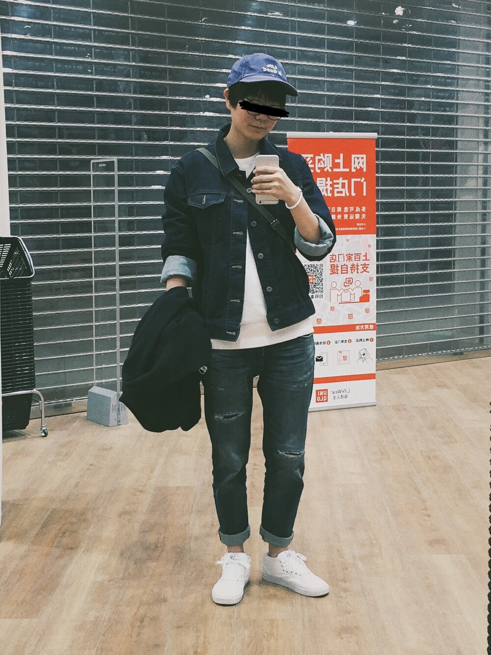 「UNIQLOのアイテム（トップス、ブルー系）」を使った、阿白さん（レディース・172cm）の秋コーディネートの1枚目の写真