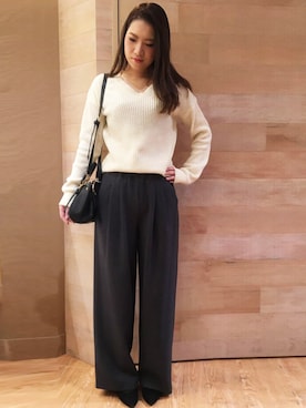 「BLONDY ReLISH（ブロンディリリッシュ）の片畦Vネックニットプルオーバー（ニット/セーター、ホワイト系）」を使った、MANAMIさん（レディース・162cm）の冬コーディネート