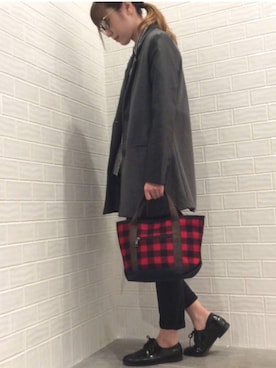 「WOOLRICH（ウールリッチ）のアイテム（バッグ）」を使った、SHACEさん（レディース・164cm）の秋コーディネート