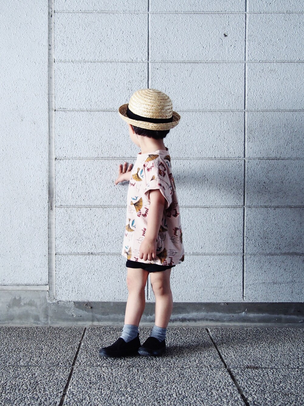 「kids、男の子、夏、3歳、スリッポン、ショーパン、むぎわら帽子」｜「？？？のアイテム（帽子、ベージュ系）」を使った、aoao☺︎さん（キッズ・90cm）の夏コーディネートの1枚目の写真