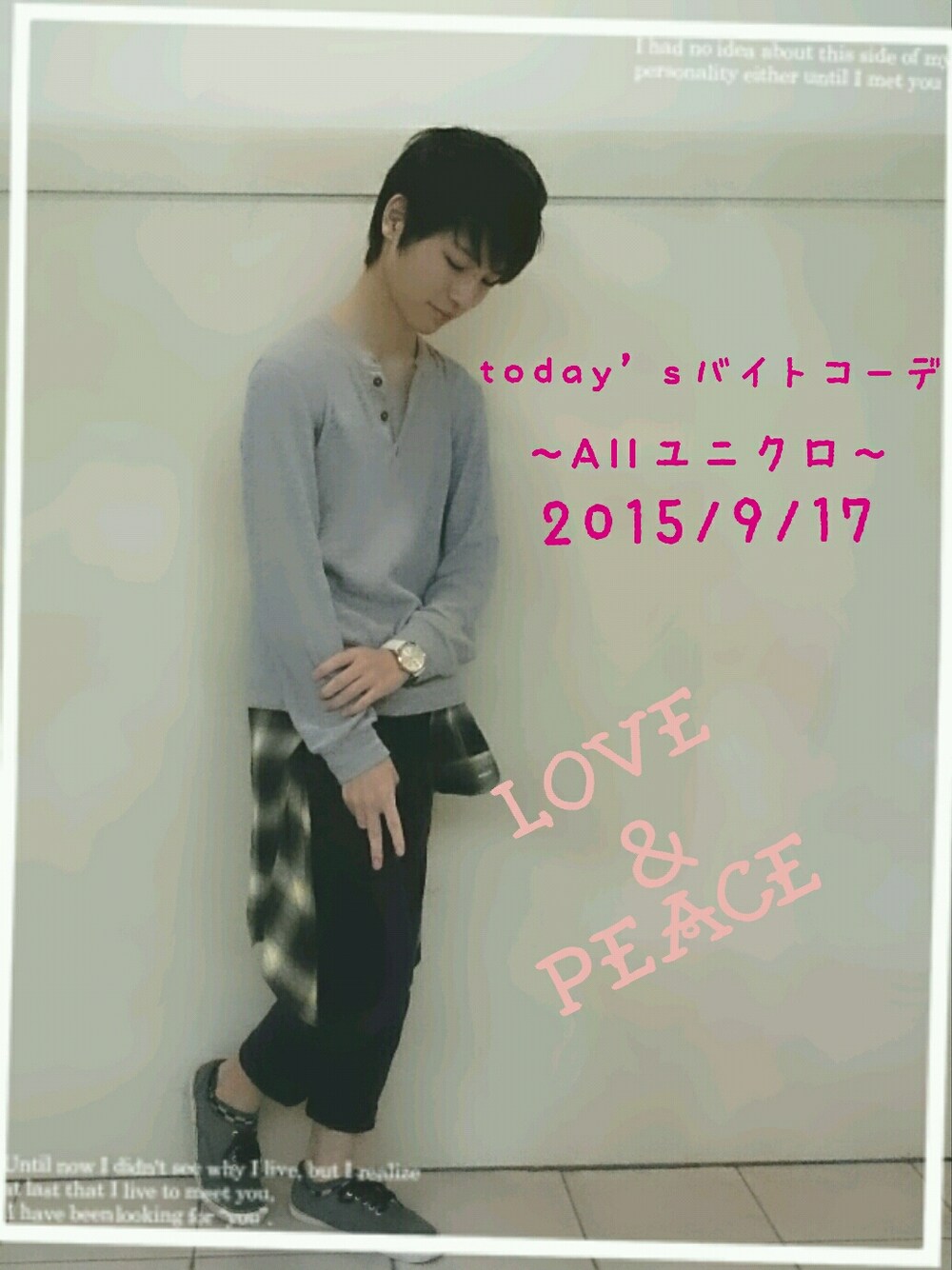 ブルー系のパンツ、グレー系のTシャツ/カットソー、イエロー系のシャツ/ブラウスを着用したメンズの秋コーディネートの1枚目の写真