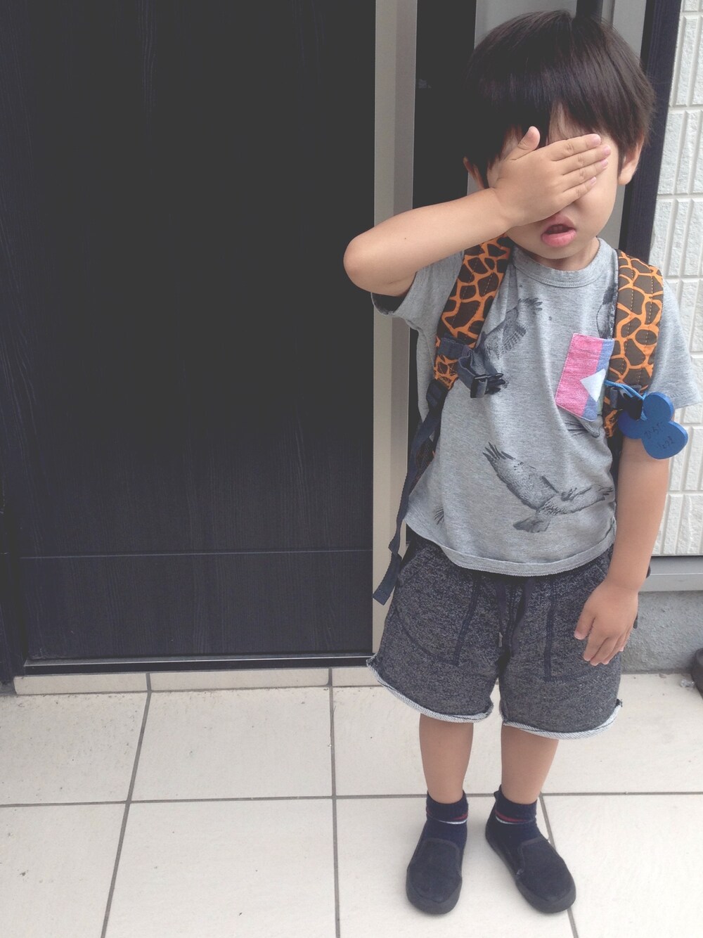 「kids、男の子、3歳」｜「babyGAPのアイテム（Tシャツ/カットソー、グレー系）」を使った、asukaさん（キッズ・100cm）の夏コーディネートの1枚目の写真