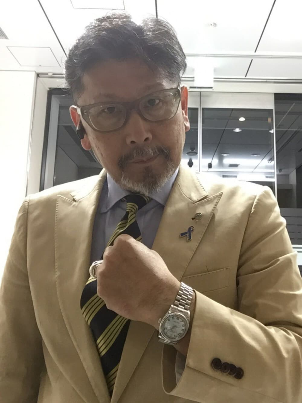 ホワイト系のトップス、ホワイト系のトップス、その他のトップスを着用したメンズの夏コーディネートの1枚目の写真
