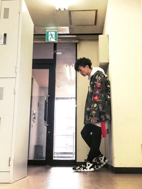 「OFF-WHITE」｜「アイテム（ミリタリージャケット）」を使った、fukiageさん（メンズ・174cm）の春コーディネート