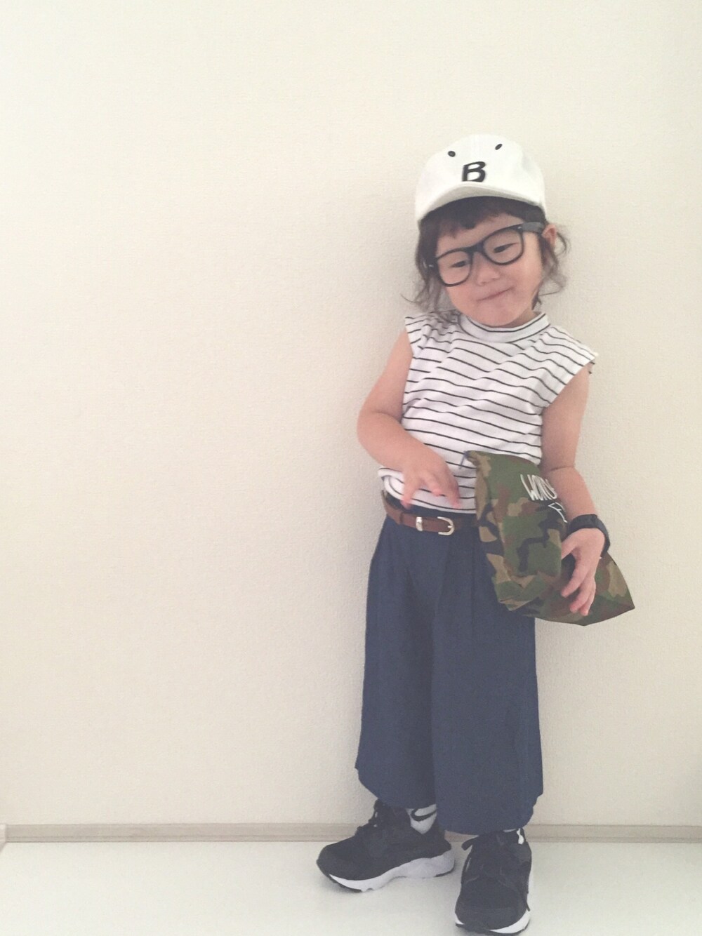 「3歳、夏コーデ、キャップ、キャップ部、キッズコーデ、ワイドパンツ、テレコ、ボーダー、カモフラ、ハラチ」｜「ダイソーのアイテム（バッグ、グリーン系）」を使った、nami *さん（キッズ・80cm）の夏コーディネートの1枚目の写真