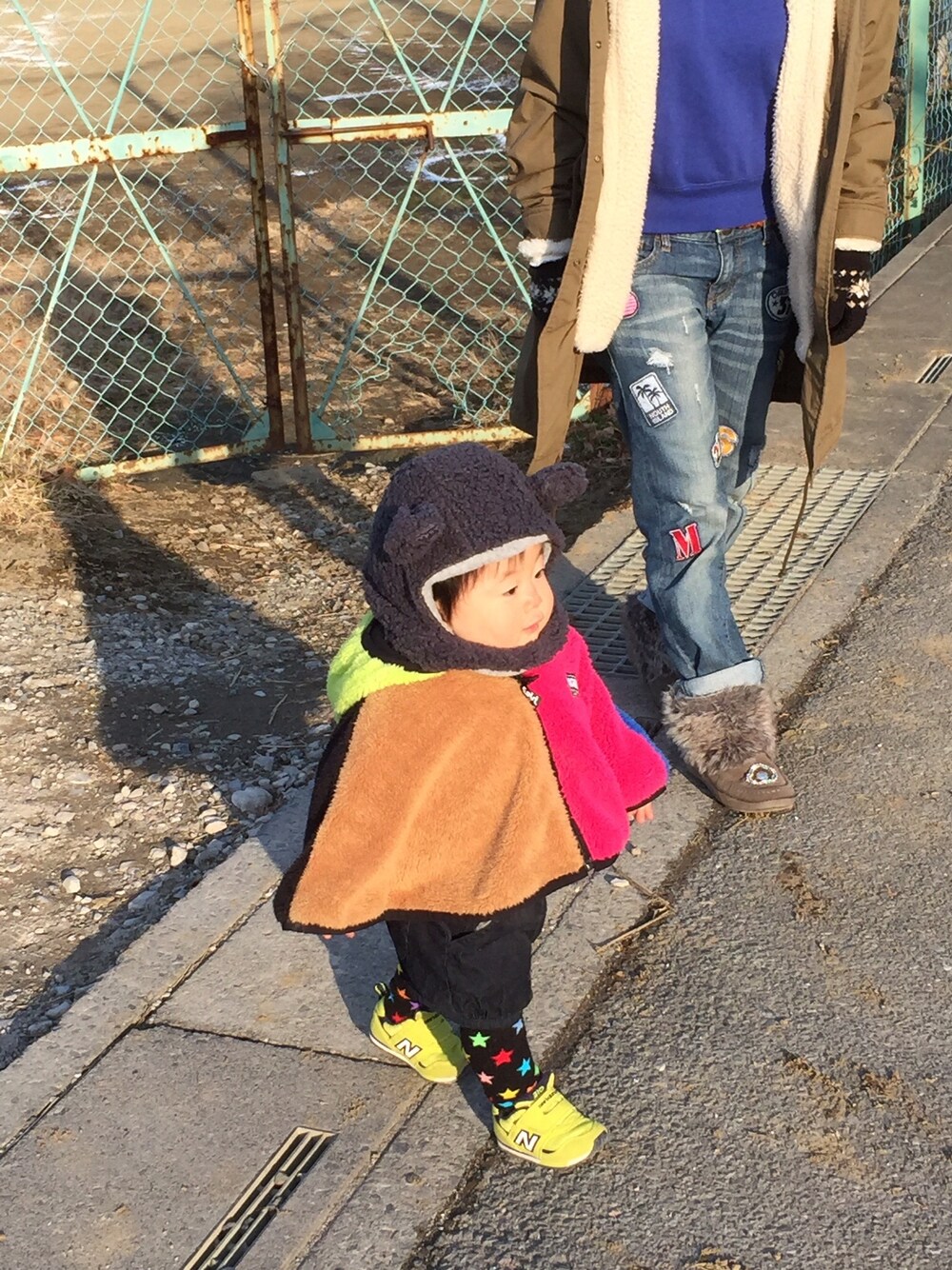 「タルクマ風、マルチカラー、おさんぽ、よちよち歩き、くま耳」｜「韓国子供服のアイテム（ニットキャップ/ビーニー、ブラック系）」を使った、suuさん（キッズ・70cm）の冬コーディネートの1枚目の写真