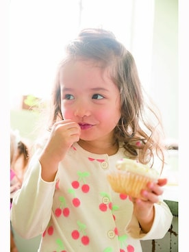 「アイテム（カーディガン/ボレロ）」を使った、KPOfｆicialさん（キッズ・110cm）の冬コーディネート