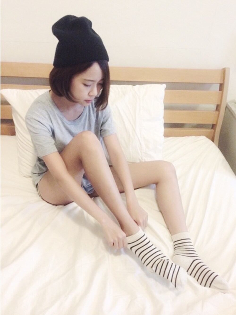 「毛帽、素T、灰色、襪子、條紋、gray、socks、beanie、Tシャツ、日系」｜「GIORDANOのアイテム（Tシャツ/カットソー、グレー系）」を使った、蔡弄弦さん（レディース・158cm）の夏コーディネートの1枚目の写真