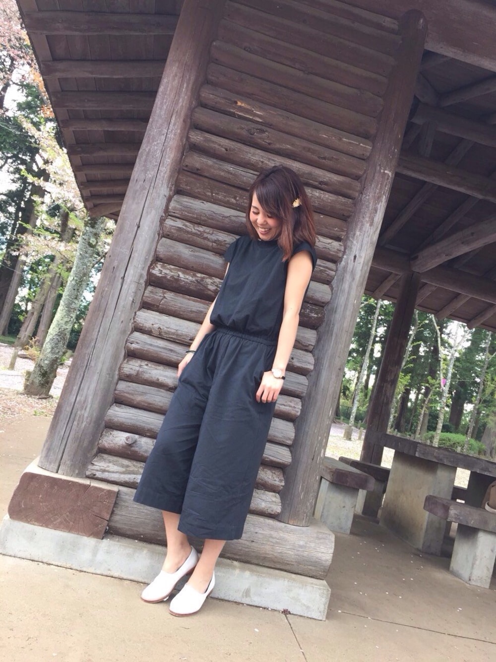 「LOISIRのアイテム（つなぎ/オールインワン、ブラック系）」を使った、MIDIさん（レディース・158cm）の春コーディネートの1枚目の写真