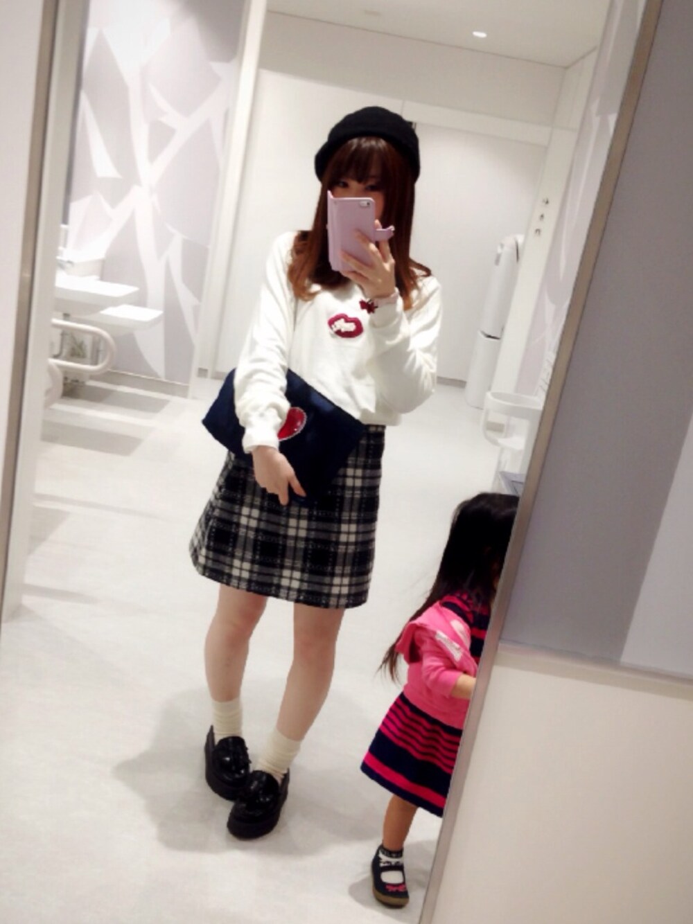 「merryjenny」｜「merry jennyの【casual】lip pearlニット（トップス、ホワイト系）」を使った、めぴさん（レディース・152cm）の秋コーディネートの1枚目の写真