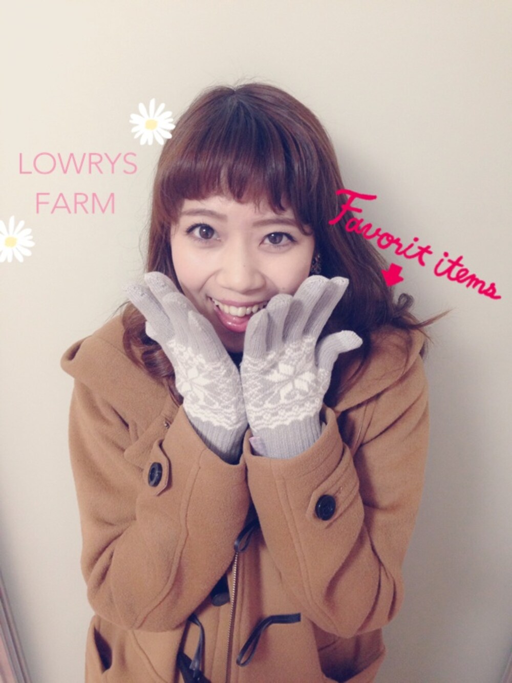 「手袋、LOWRYS FARM、あったかコーデ、オンザ眉毛、おんまゆ、冬、おでかけ、グレー、キャメルアウター」｜「LOWRYS FARMのアイテム（手袋、グレー系）」を使った、西岡美穂さん（レディース・156cm）の冬コーディネートの1枚目の写真