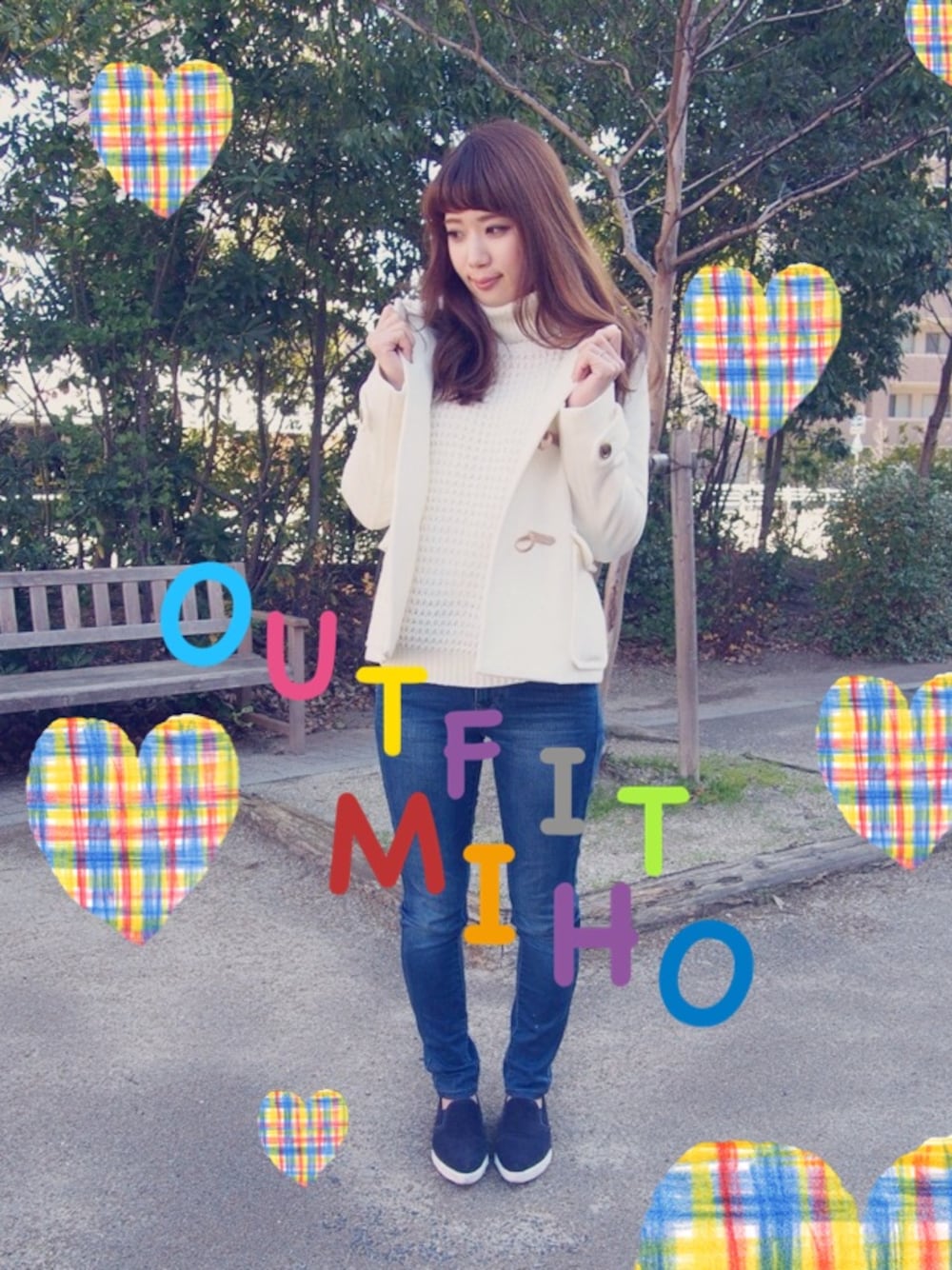 「白ニット、ニット、スキニーデニム、N. Natural Beauty Basic、UNIQLO、スリッポン、ダッフルコート、デニム」｜「N.（N. Natural Beauty Basic）のケーブルタートルニット（ニット/セーター、ホワイト系）」を使った、西岡美穂さん（レディース・156cm）の冬コーディネートの1枚目の写真