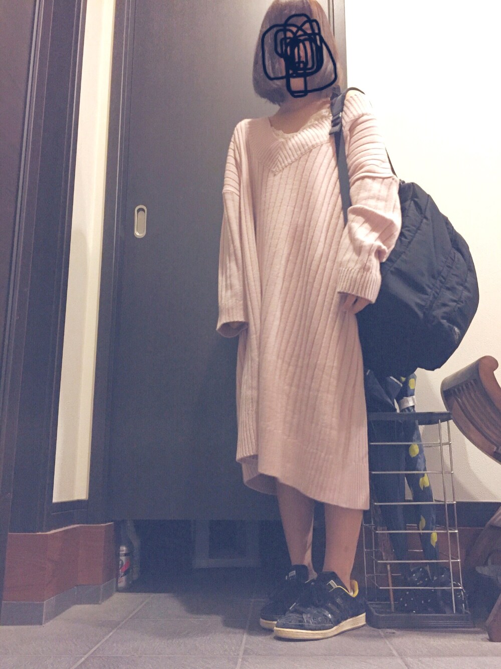 「韓国ブランド、ohotoro、韓国ファッション、ニットワンピース、ピンク、dazzlin、adidas、秋のコーデ、ニット、Vネック」｜「OHOTOROのアイテム（ワンピース、ピンク系）」を使った、mamさん（レディース・155cm）の秋コーディネートの1枚目の写真